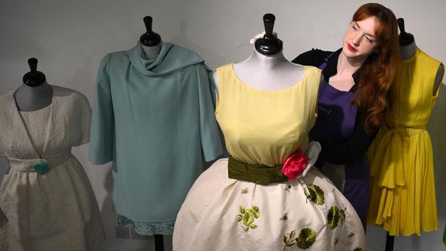 60 Tahun Tersembunyi di Koper, Gaun Keberuntungan Elizabeth Taylor akan Dilelang