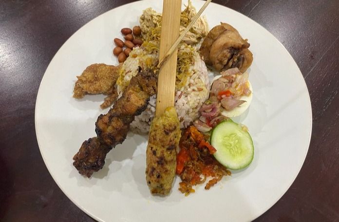 Warung Bali Pak Gede: Lezatnya Nasi Campur dan Sate Bali yang Halal di Jaksel