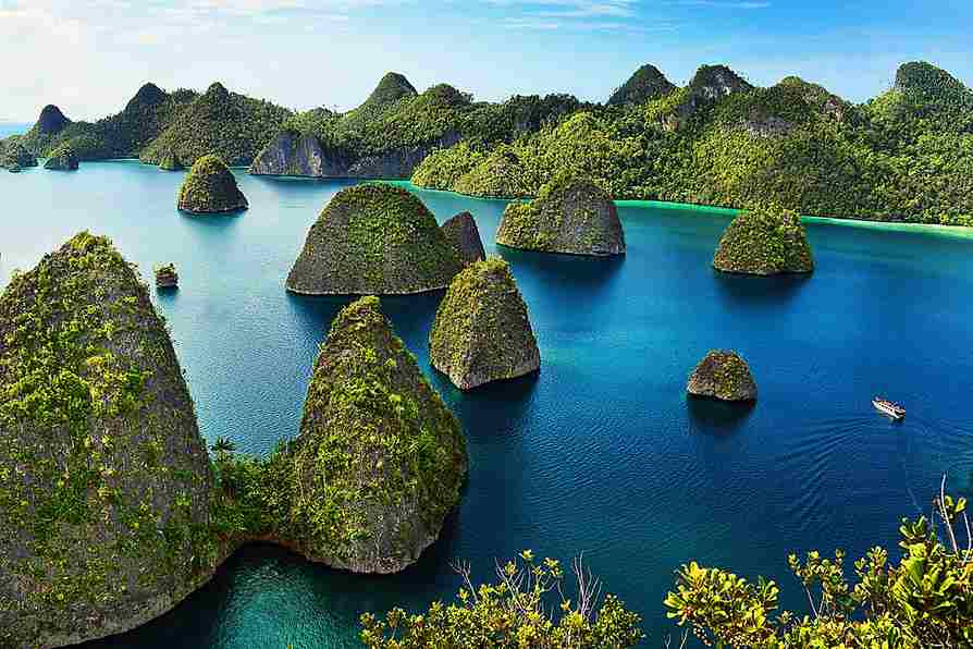 7 Rekomendasi Tempat Wisata Terindah di Indonesia Untuk Liburan Natal dan Tahun Baru